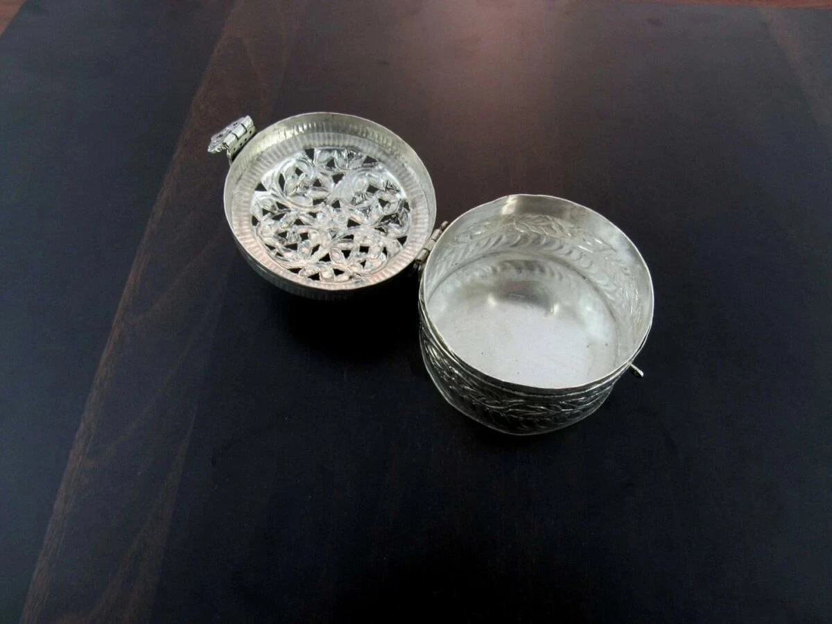 Sindoor dabbi, sindoor box for wedding, sindoor dabbi silver, Pooja items silver, Pooja items for home, kumkum box return gift, pooja items for temple, pooja items for gift, kumkum box silver, sindoor dabbi for women