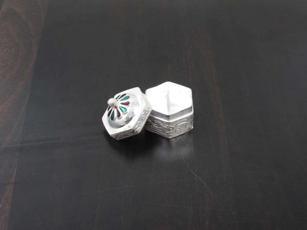 Sindoor dabbi, sindoor box for wedding, sindoor dabbi silver, Pooja items silver, Pooja items for home, kumkum box return gift, pooja items for temple, pooja items for gift, kumkum box silver, sindoor dabbi for women