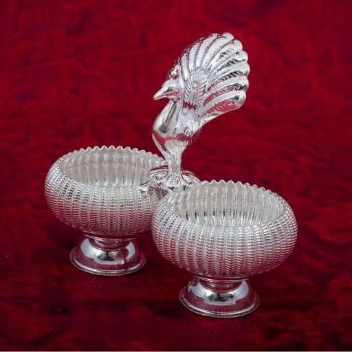 pure silver Sindoor box, pure silver sindoor dani, silver sindoor dibbi, silver sindoor dabbi, silver kumkum dabbi, silver kumkum box, pure silver pooja items for gift, silver items for pooja room,Silver kankavati, pure silver kankavati, pure silver kumkum holder, silver haldi kumkum holder, silver sindoor daan, silver sindoor dani