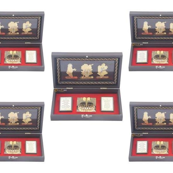 Shreenathji photo frame, shreenathji photo frame nathdwara, shrinathji photo frame, shreenathji frame with charanpaduka, shreenathji photo frame for gift, return gifts for housewarming, return gifts for pooja, Wooden Momento Gift