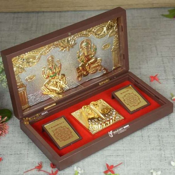 Lakshmi ganesh photo frames lakshmi Ganesh photo hd lakshmi ganesh photo Diwali laxmi Ganesha photo, lakshmi ganesh frame with charan paduka, laxmi ganesh wooden photo frame, return gifts for Diwali puja, return gifts for housewarming