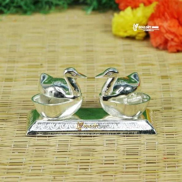 Sindoor dabbi, sindoor box for wedding, sindoor dabbi silver, Pooja items silver, Pooja items for home, kumkum box return gift, pooja items for temple, pooja items for gift, kumkum box silver, sindoor dabbi for women