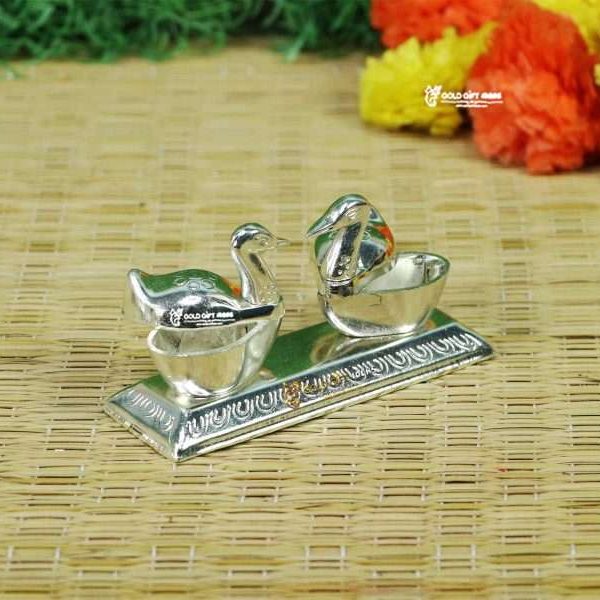 Sindoor dabbi, sindoor box for wedding, sindoor dabbi silver, Pooja items silver, Pooja items for home, kumkum box return gift, pooja items for temple, pooja items for gift, kumkum box silver, sindoor dabbi for women
