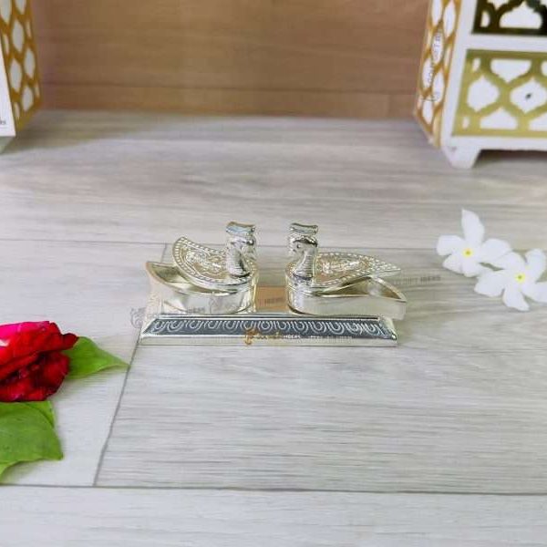 Sindoor dabbi, sindoor box for wedding, sindoor dabbi silver, Pooja items silver, Pooja items for home, kumkum box return gift, pooja items for temple, pooja items for gift, kumkum box silver, sindoor dabbi for women