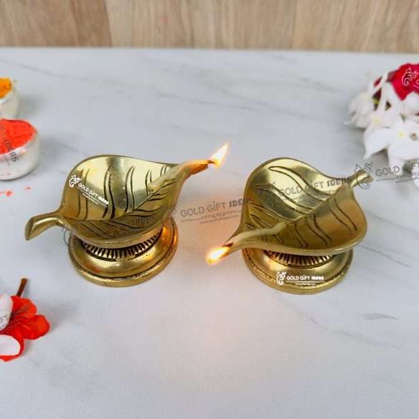 Brass Diya Stand, Brass Diya Lamp, Brass Diya for Puja, Brass Diyas for Diwali, Decorative Diya for Gifting, Oil Lamp for Home, Oil Lamp for Pooja, Brass Oil Lamp Stand, brass big diyas, brass diya with handle, brass aarti diya, return gifts for pooja, diwali gift, diwali return gift, birthday return gift, return gifts, wedding gift, wedding return gift, baby shower gift, baby shower return gift, occasional gift, housewarming gift, housewarming return gift
